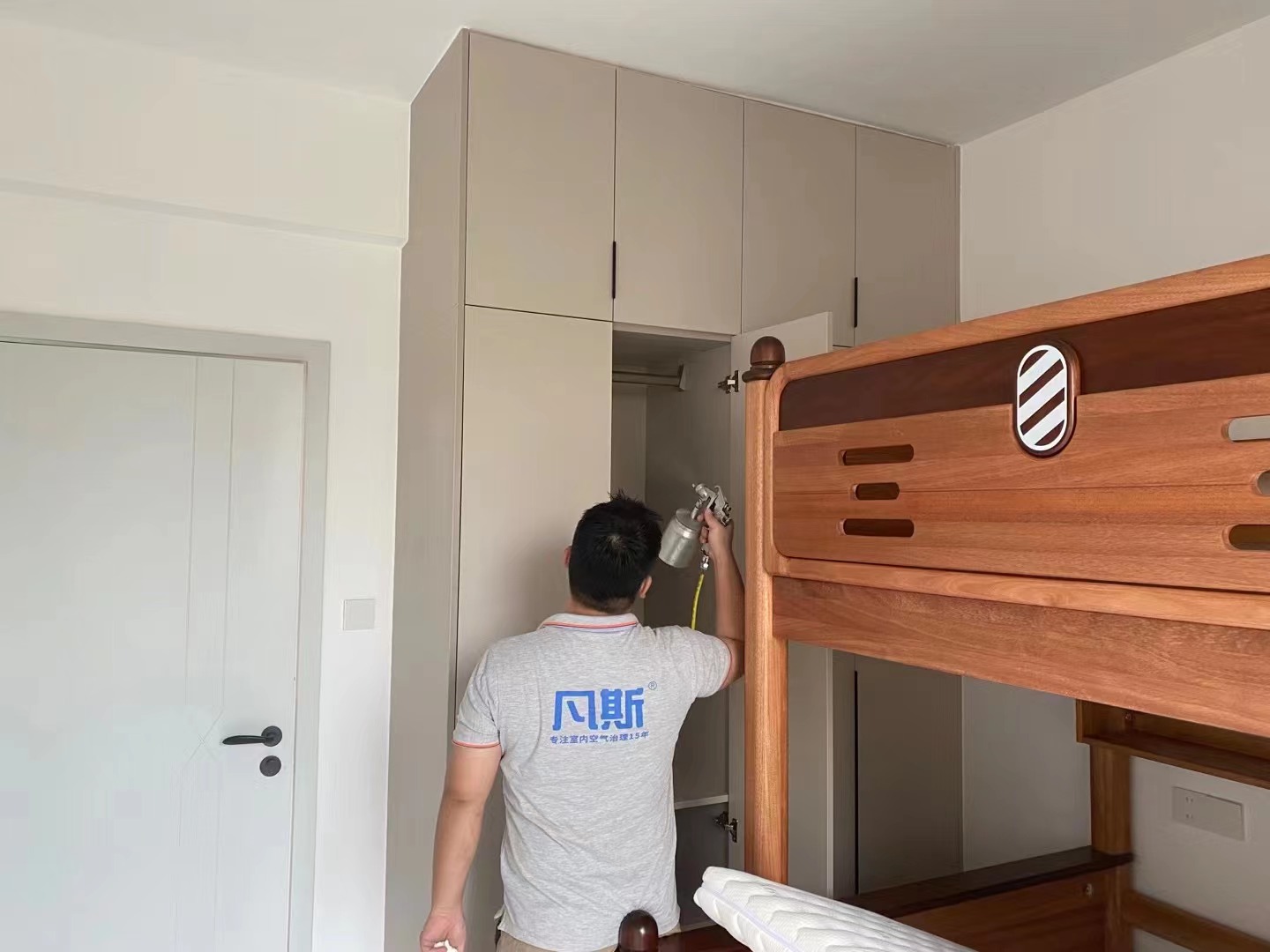 衣柜有異味怎么辦