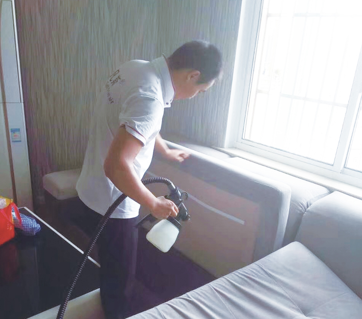 拒絕忍受車內(nèi)甲醛異味，遠離甲醛危害